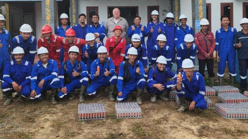 Elnusa Seismic Crew with the STRYDE system and STRYD Es feild support Engineer in Indoneisa