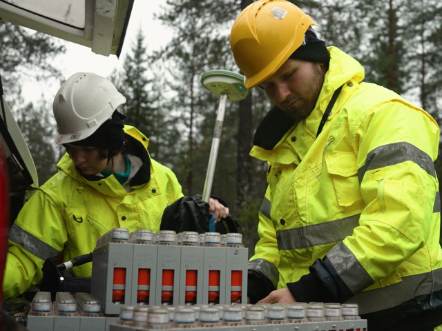 Ultra-small nodes being transported by car