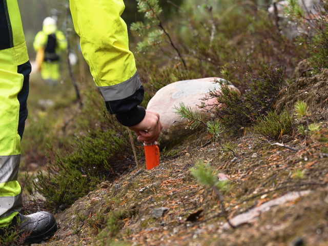 Rapid node deployment with small crews