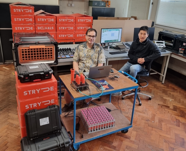 Professor Nicholas Rawlinson and Dr Chuan Chuan Lu with their recently purchased STRYDE nodal systems